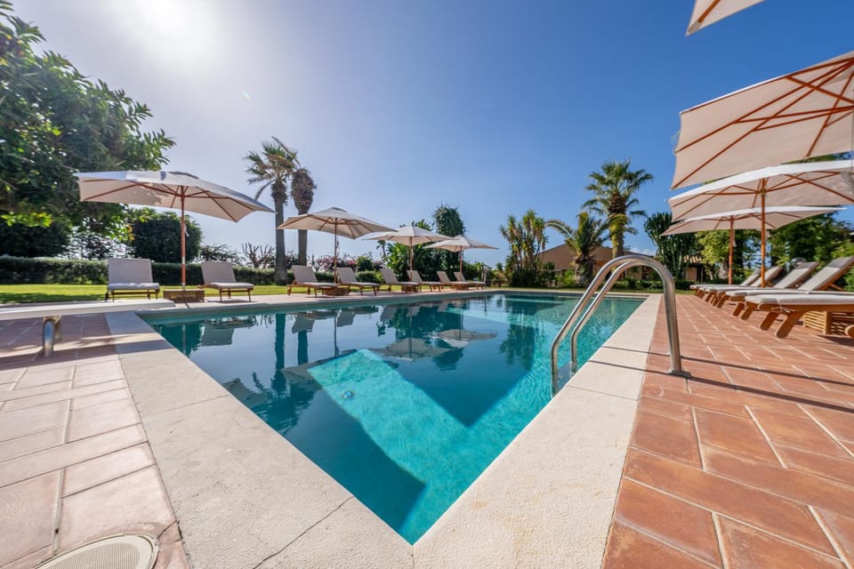 Day, Pool view