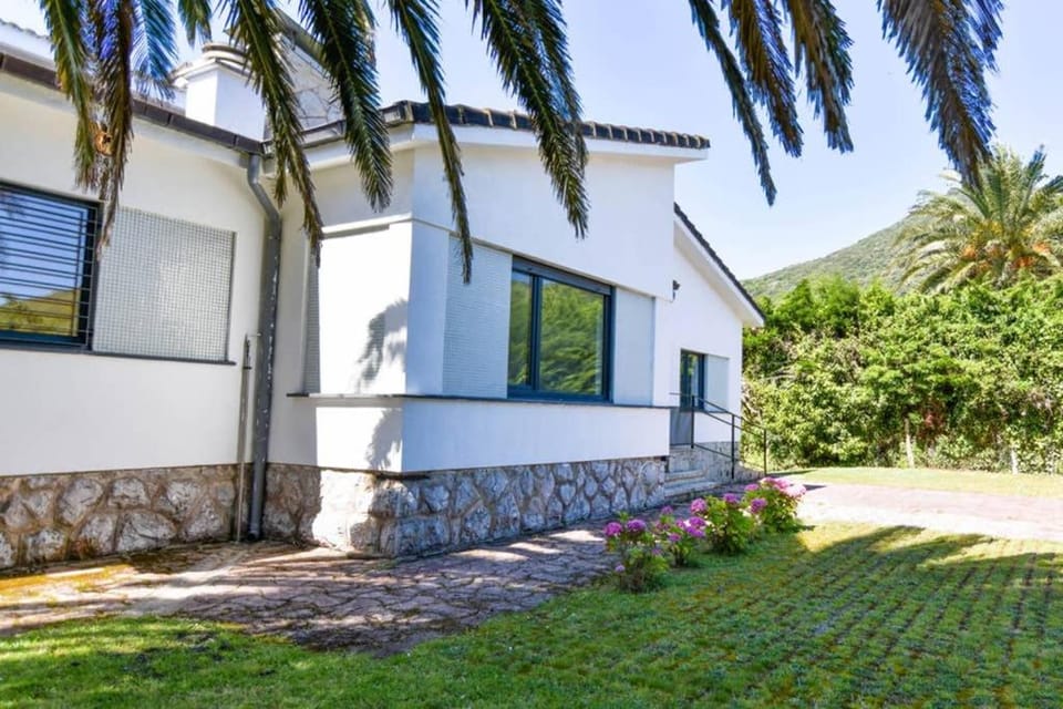 Espectacular casa en la playa de Berria House in Cantabria