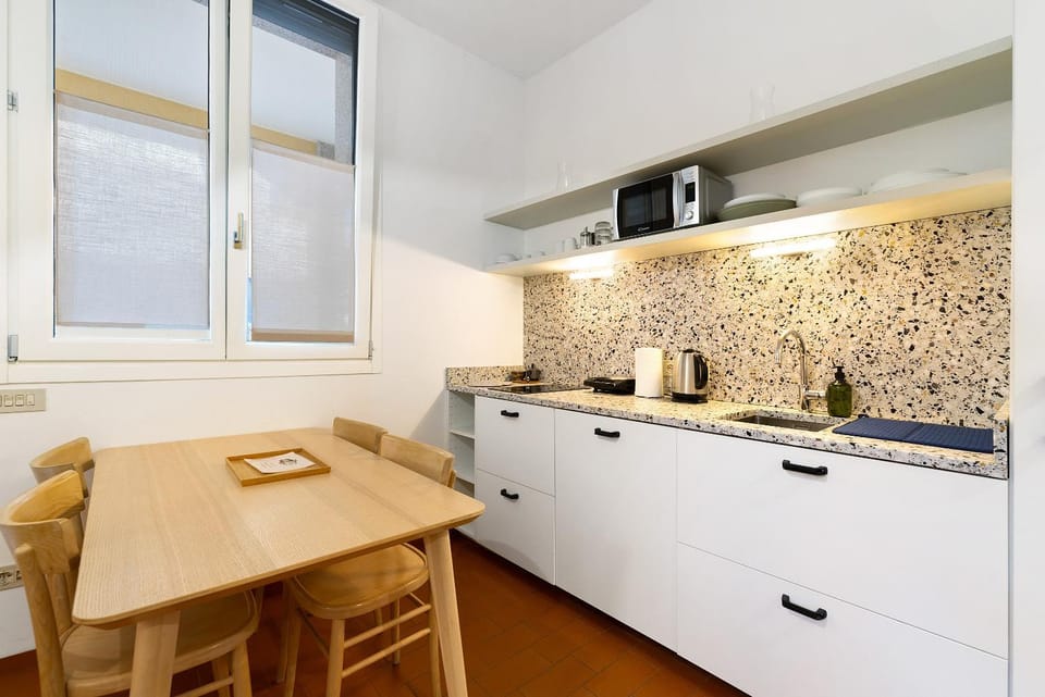 Kitchen or kitchenette, Living room