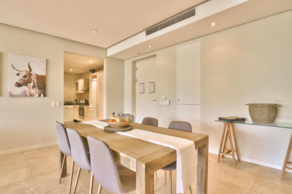 Elegant V&A Waterfront Canal Apartment Apartment in Cape Town