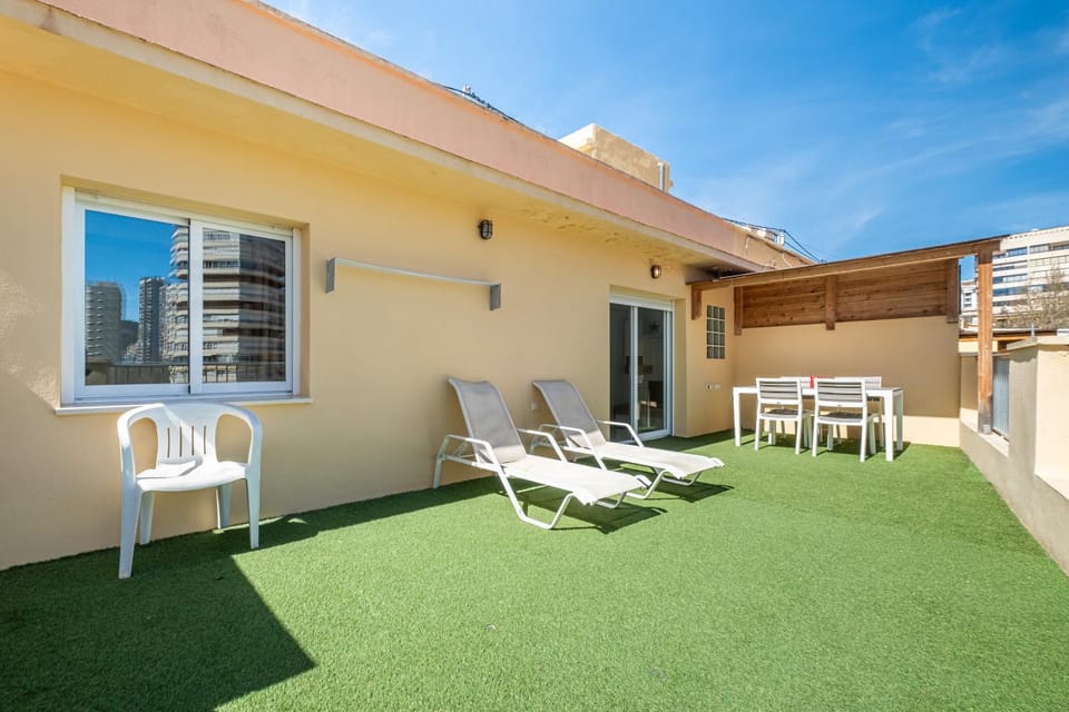 Patio, Day, Balcony/Terrace, sunbed