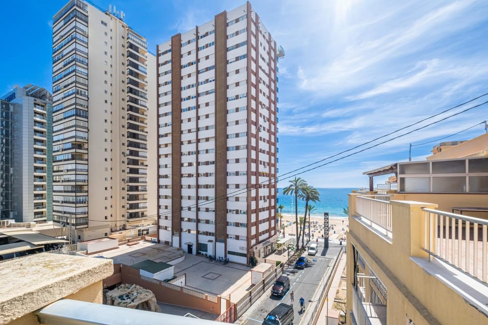 Day, Neighbourhood, City view, Sea view, Street view, Location