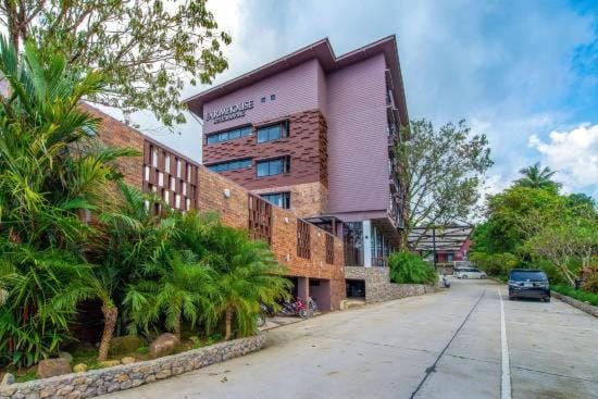 The Farm House Hotel Ranong Hotel in Ranong, Khao Niwet, Mueang Ranong District, Ranong 85000, Thailand