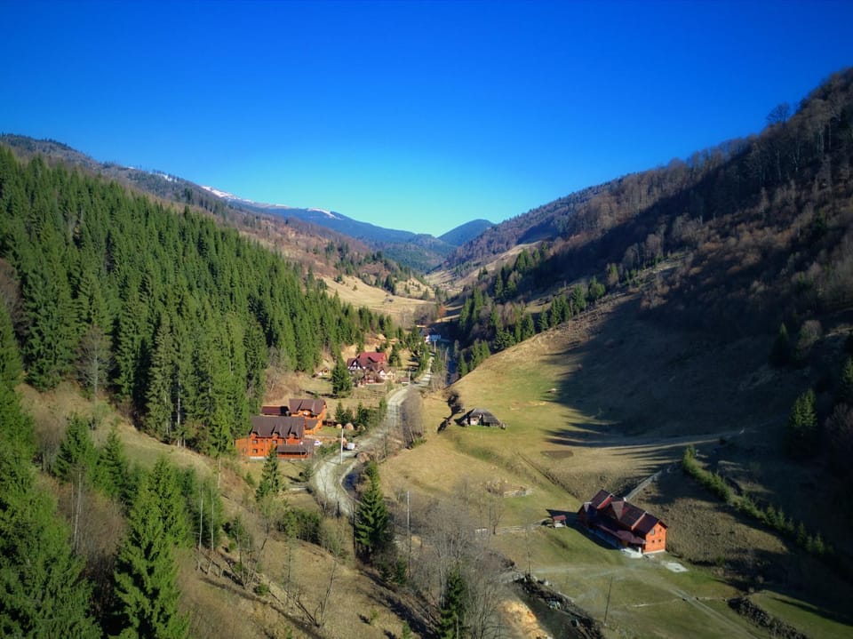 Nearby landmark, Neighbourhood, Natural landscape