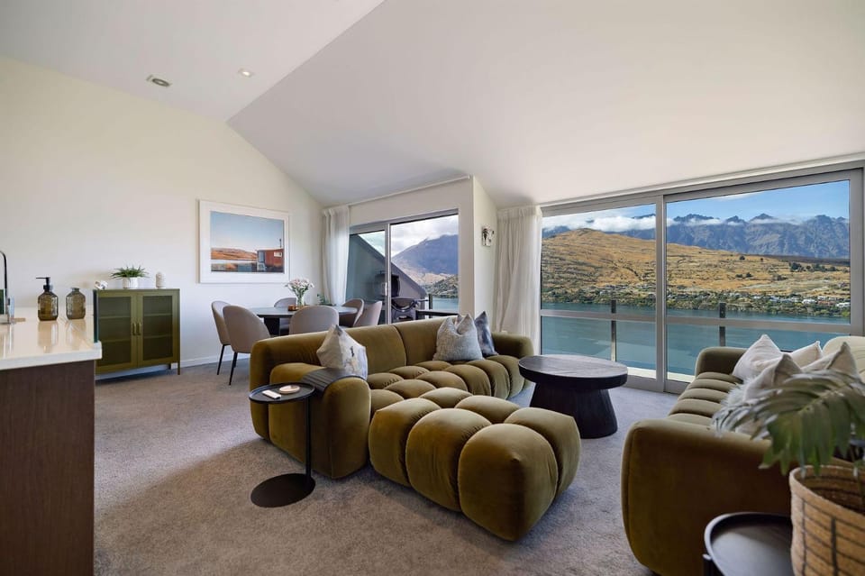 Remarkable Hideaway by Relaxaway Holiday Homes House in Queenstown