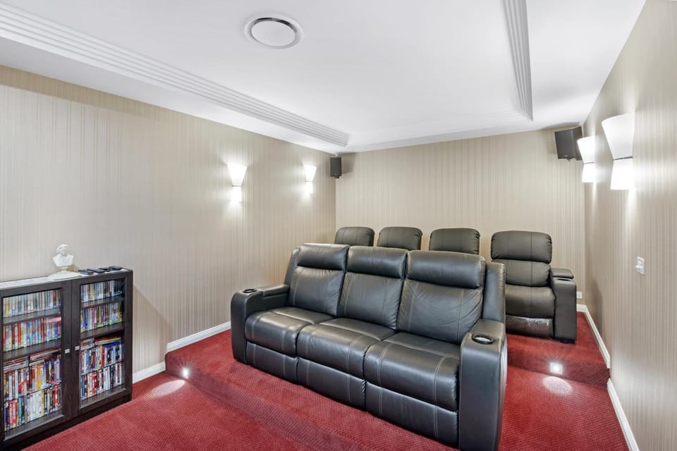 TV and multimedia, Seating area