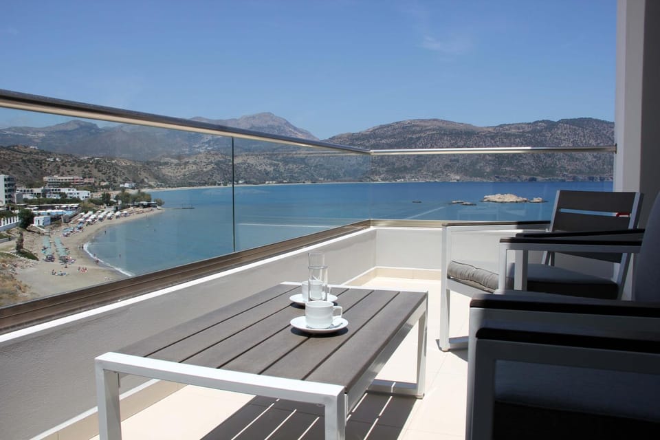 Summer, Balcony/Terrace, Balcony/Terrace, Beach, Beach, On site, Mountain view, Mountain view, Sea view, Sea view