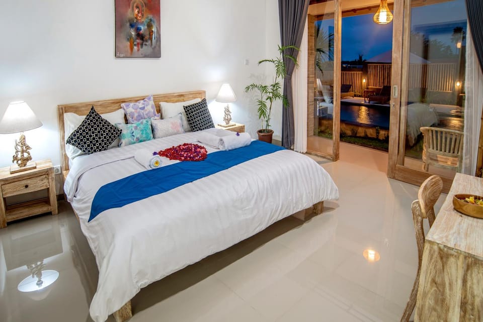 Private Room Kayu Bunga Bed and Breakfast in North Kuta