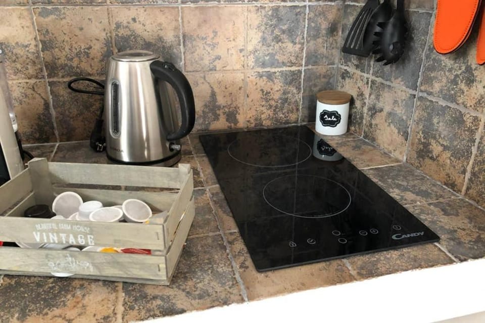 Coffee/tea facilities, Kitchen or kitchenette