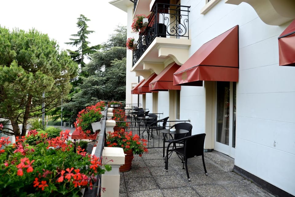 Facade/entrance, Balcony/Terrace
