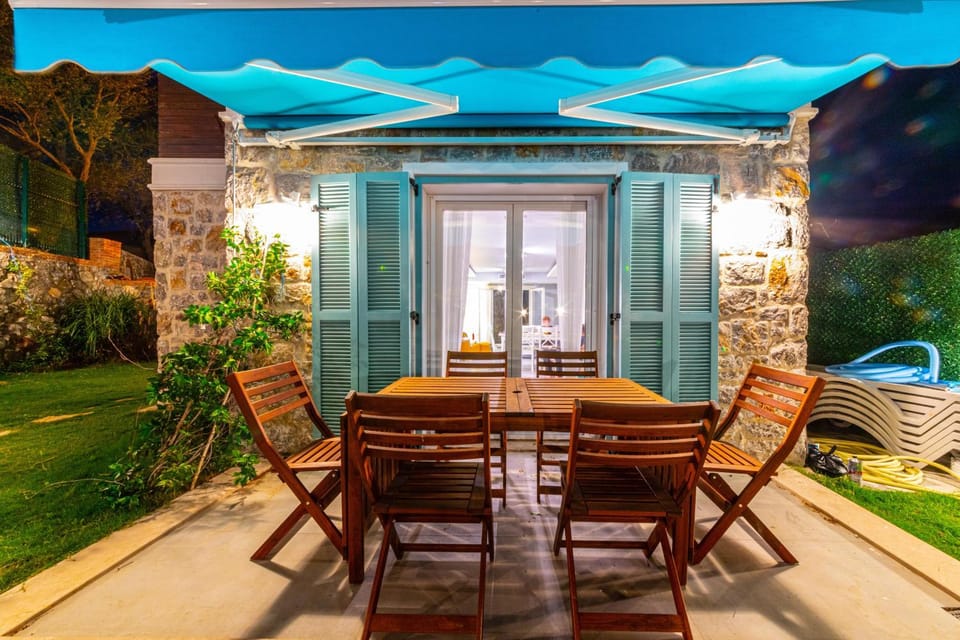 Patio, Garden, Seating area, Garden view