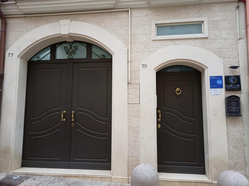 Property building, Facade/entrance