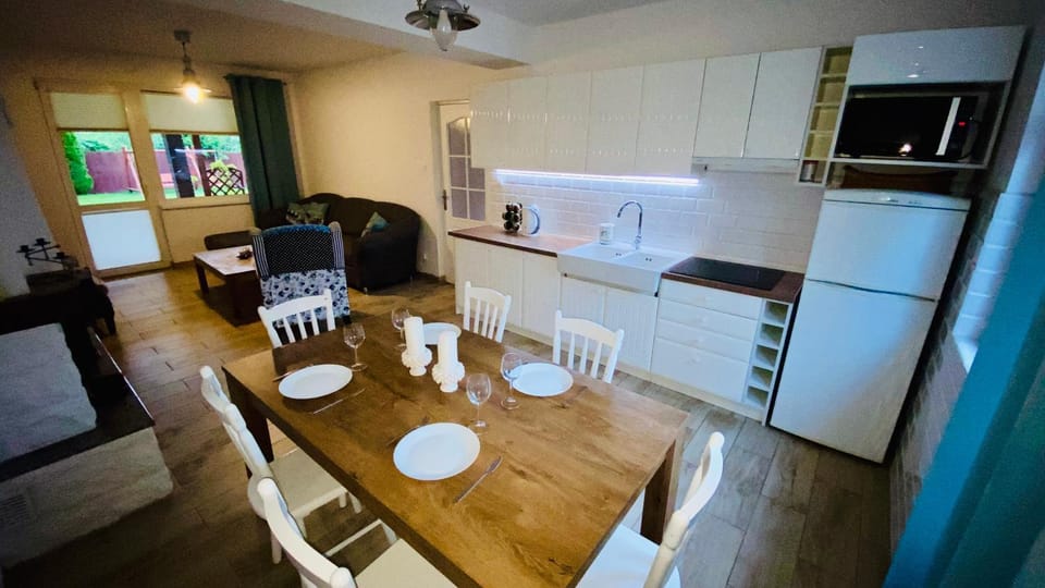 Kitchen or kitchenette, Living room, Seating area, oven