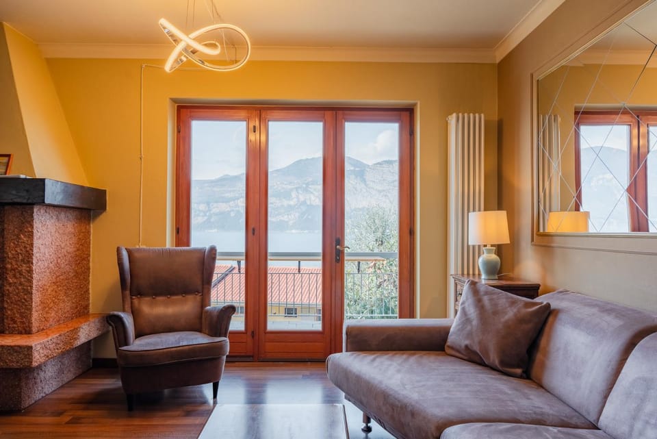Villa Bianca by GardaDoma House in Brenzone sul Garda