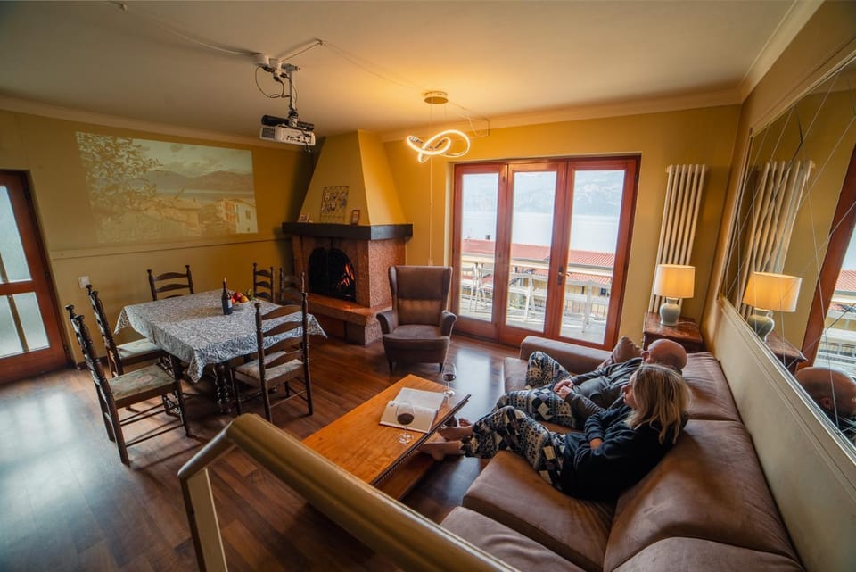 Villa Bianca by GardaDoma House in Brenzone sul Garda