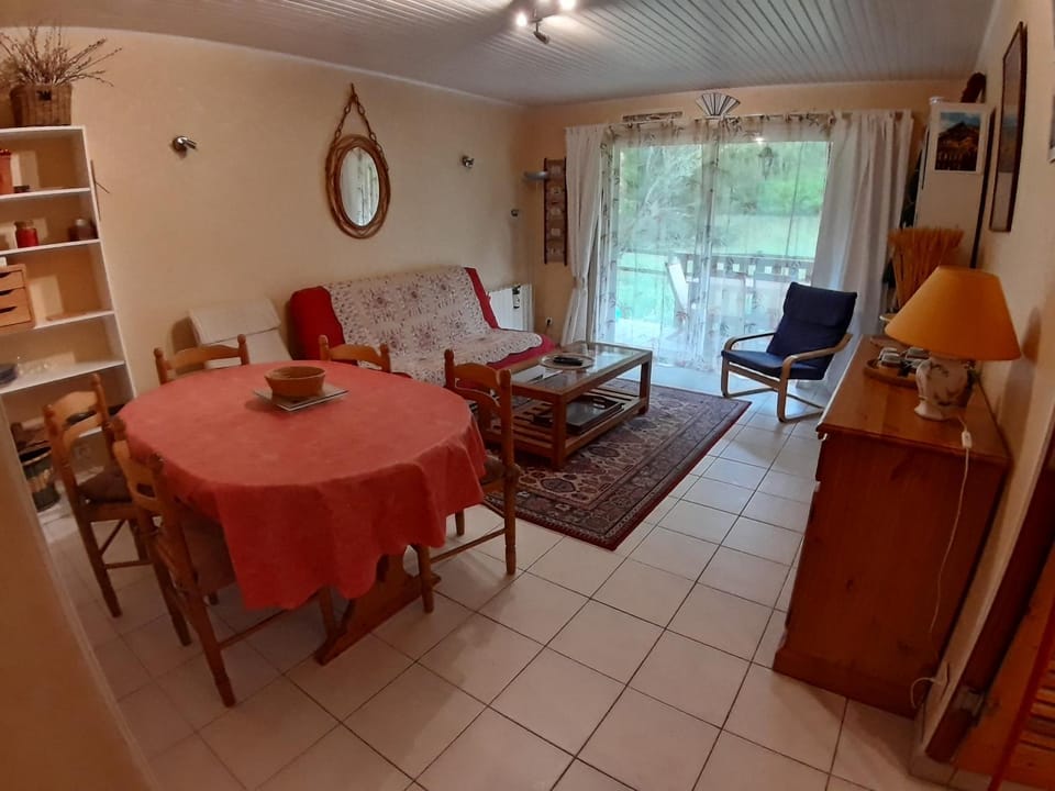 Living room, Seating area, Dining area