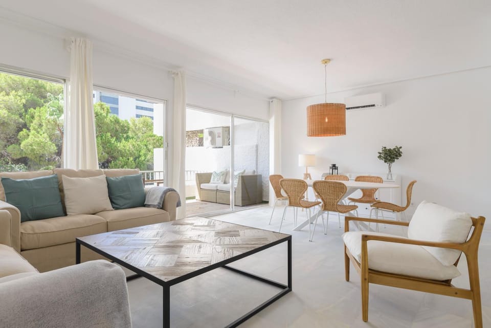 Communal lounge/ TV room, Living room, Dining area