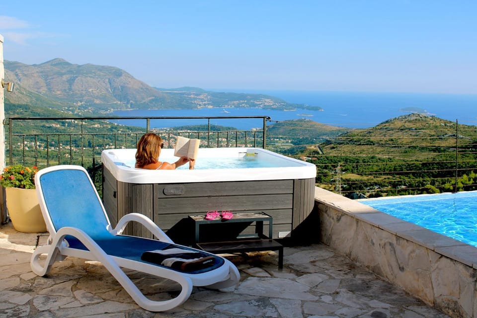 Balcony/Terrace, Mountain view, Sea view, Swimming pool