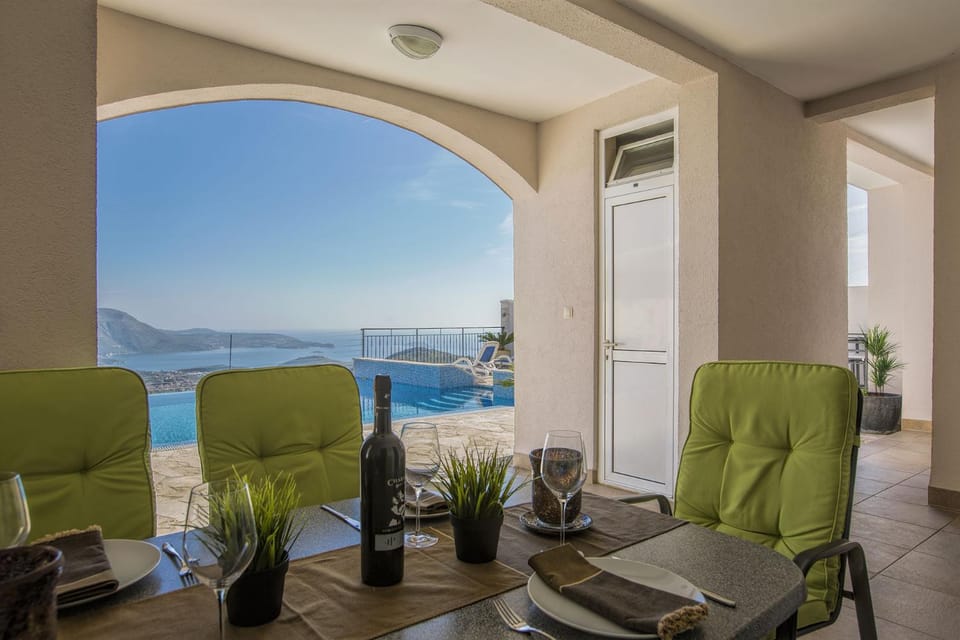 Balcony/Terrace, Dining area, Mountain view, Pool view, Sea view, Swimming pool
