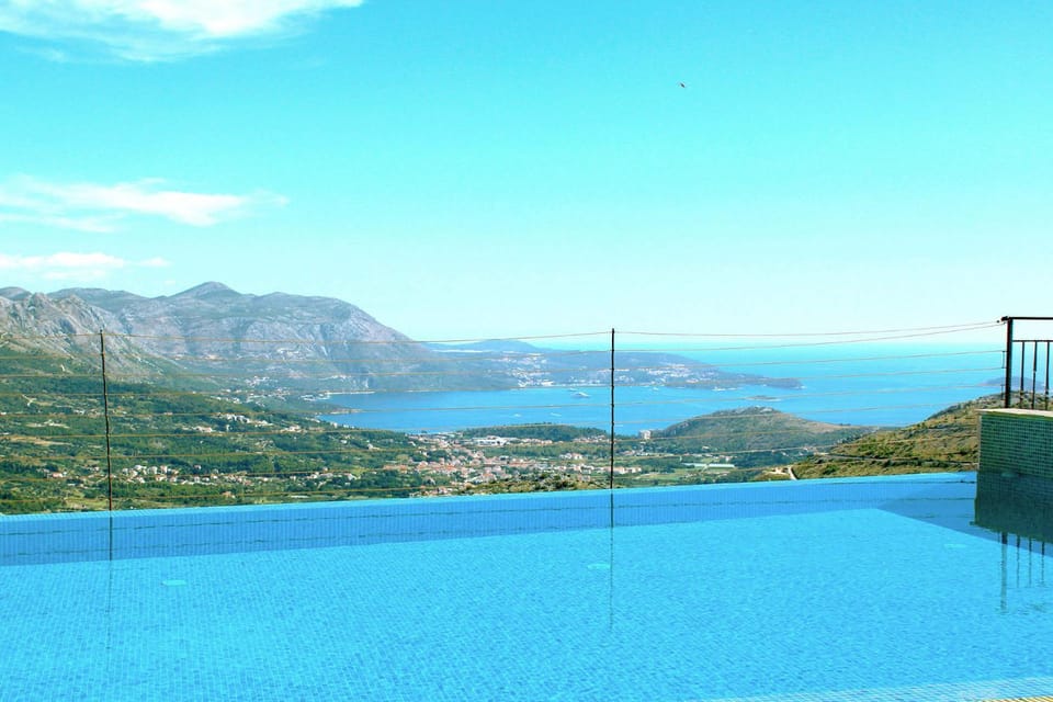 Natural landscape, Balcony/Terrace, Mountain view, Pool view, Sea view, Swimming pool
