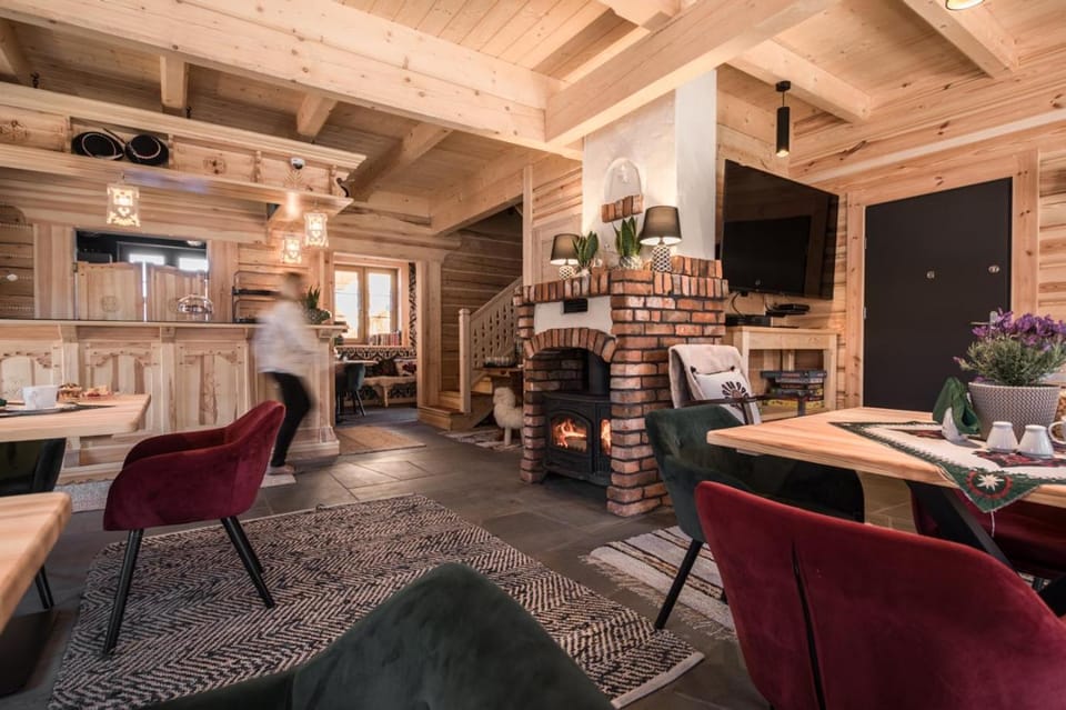 Lounge or bar, Internal: Not applicable to any particular room