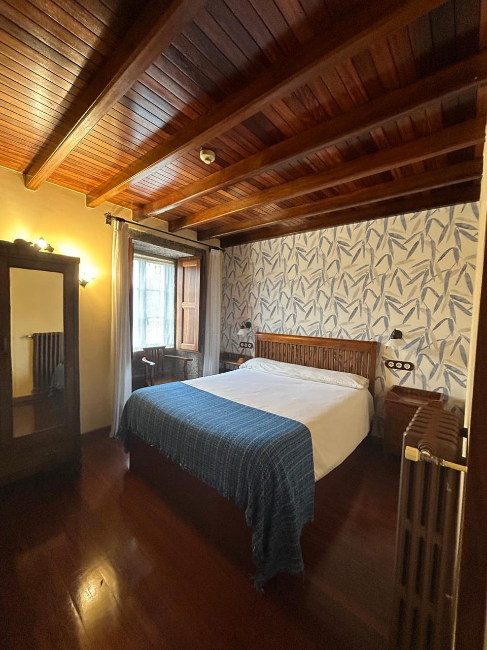 Bed, Photo of the whole room, Bedroom, Garden view, Sunrise