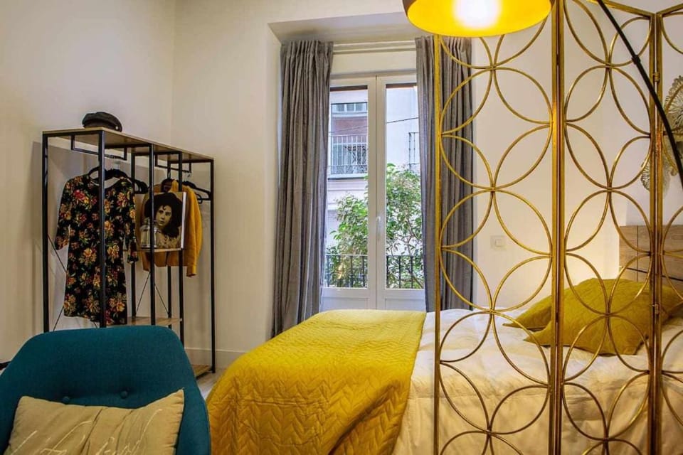 Calle Huertas Corazón by RegalateMadrid Apartment in Centro