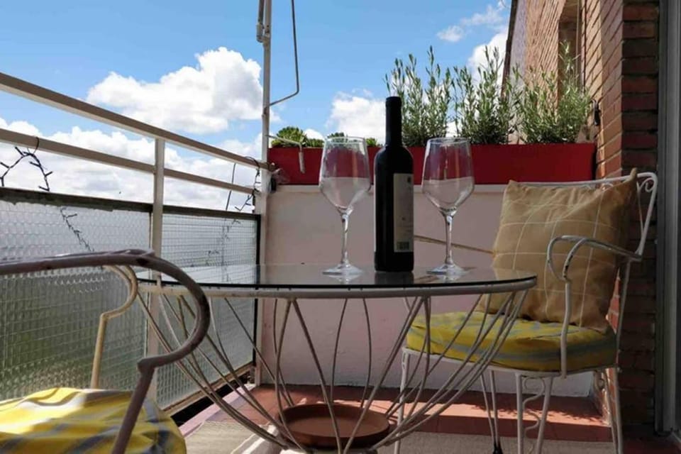 2 baños! Piso grande 100 m2 y Garaje gratis Apartment in Madrid