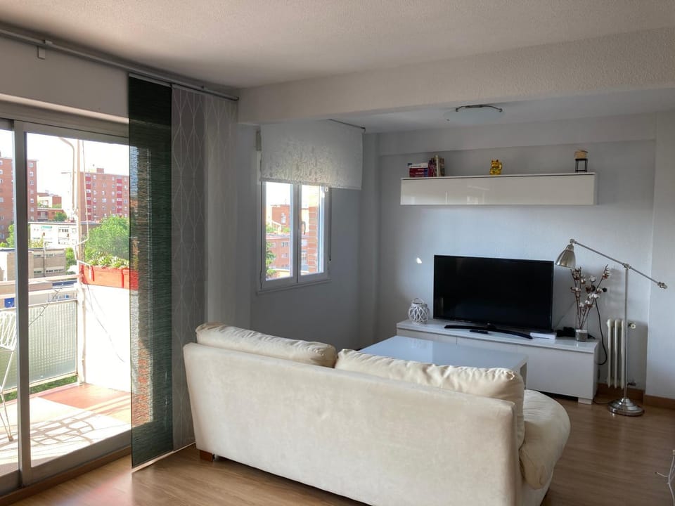 2 baños! Piso grande 100 m2 y Garaje gratis Apartment in Madrid
