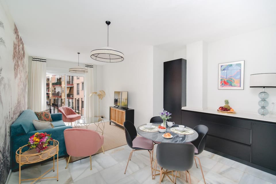Living room, Seating area, Food