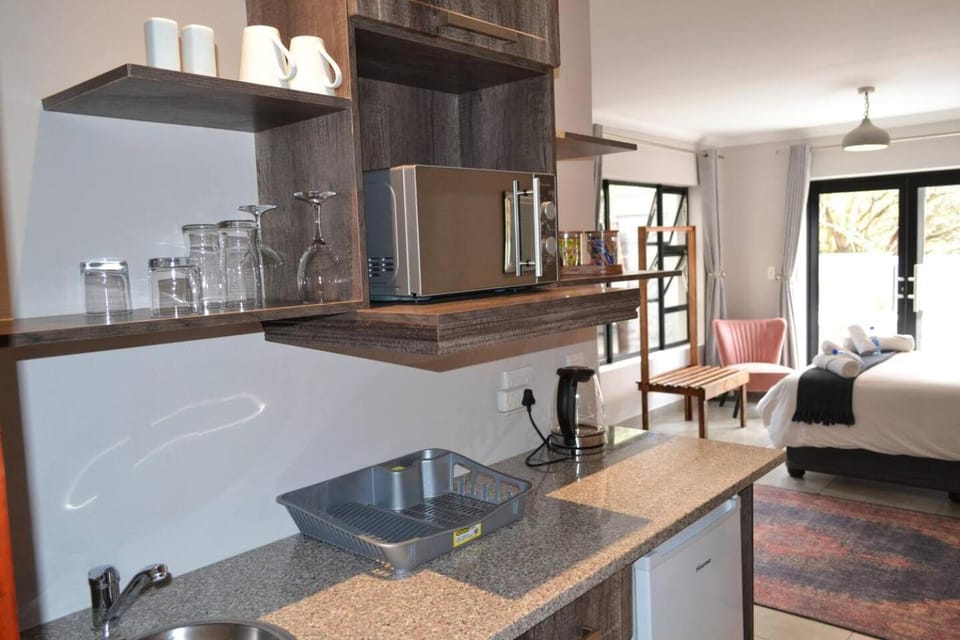 Coffee/tea facilities, Kitchen or kitchenette, microwave