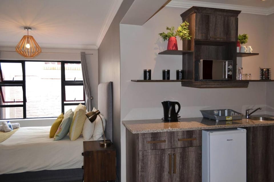 Coffee/tea facilities, Kitchen or kitchenette, microwave