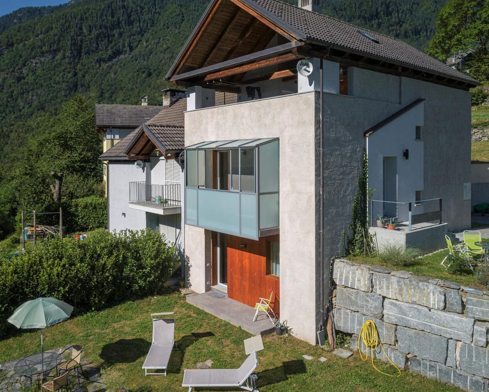 Maison 4 soleil. Casa design luce e natura House in Canton of Valais