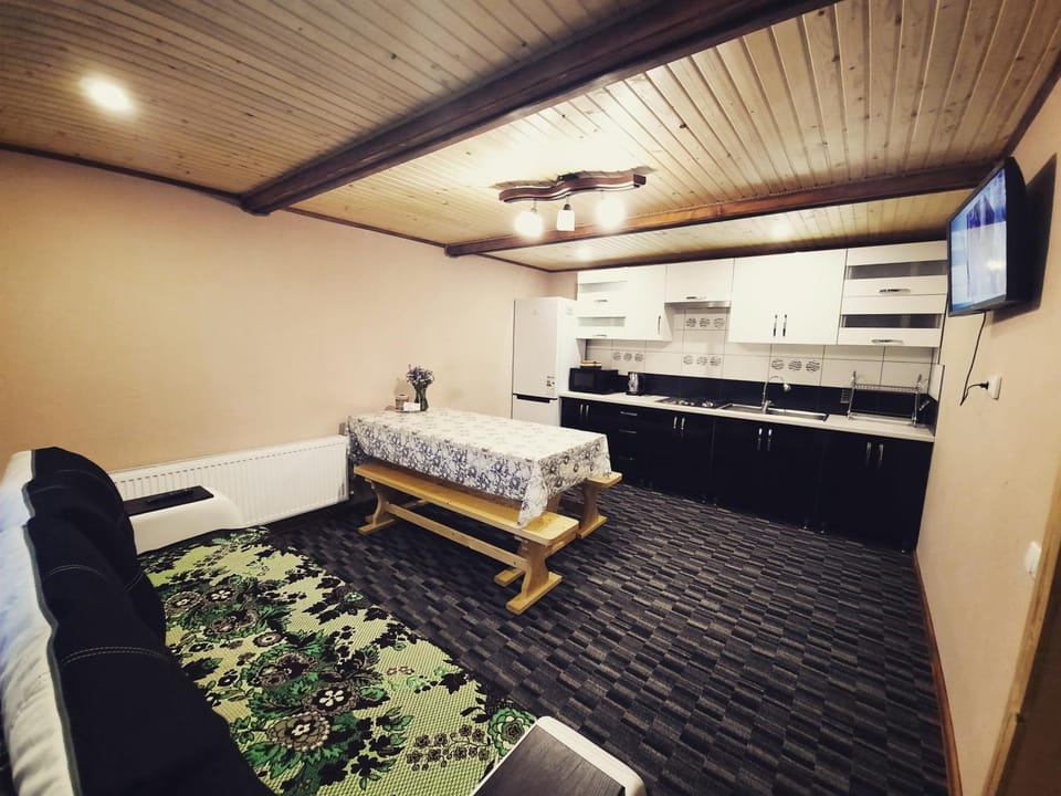 Kitchen or kitchenette, Living room