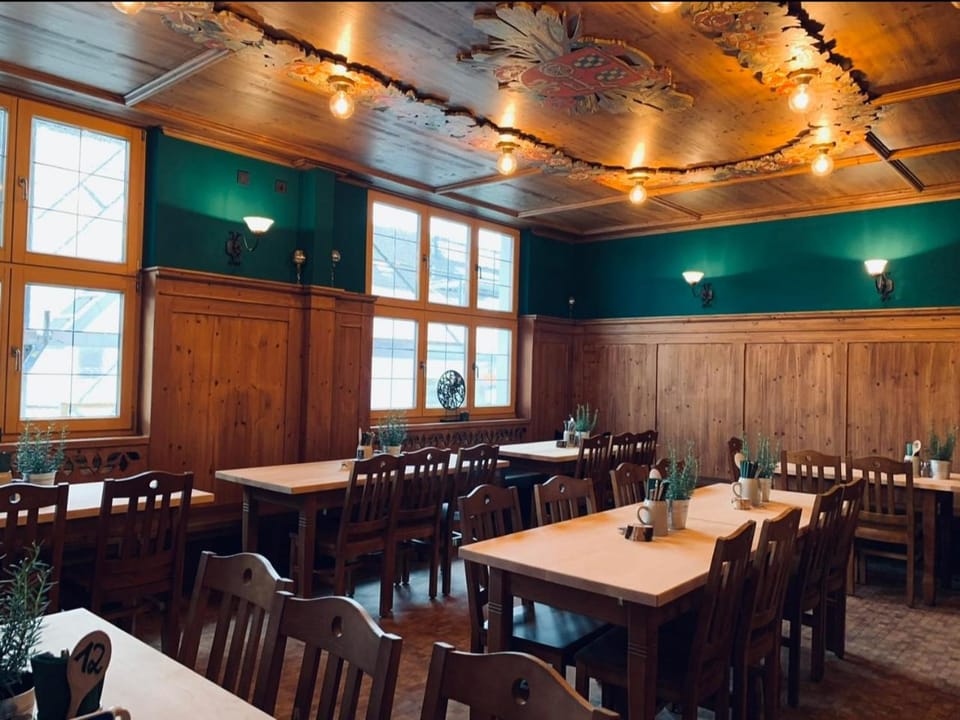 Restaurant/places to eat, Banquet/Function facilities, Seating area, Breakfast