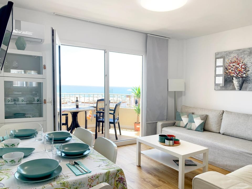Living room, Dining area, Sea view