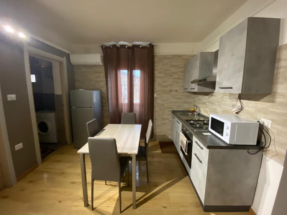 Kitchen or kitchenette, Dining area, minibar, pet friendly, stove