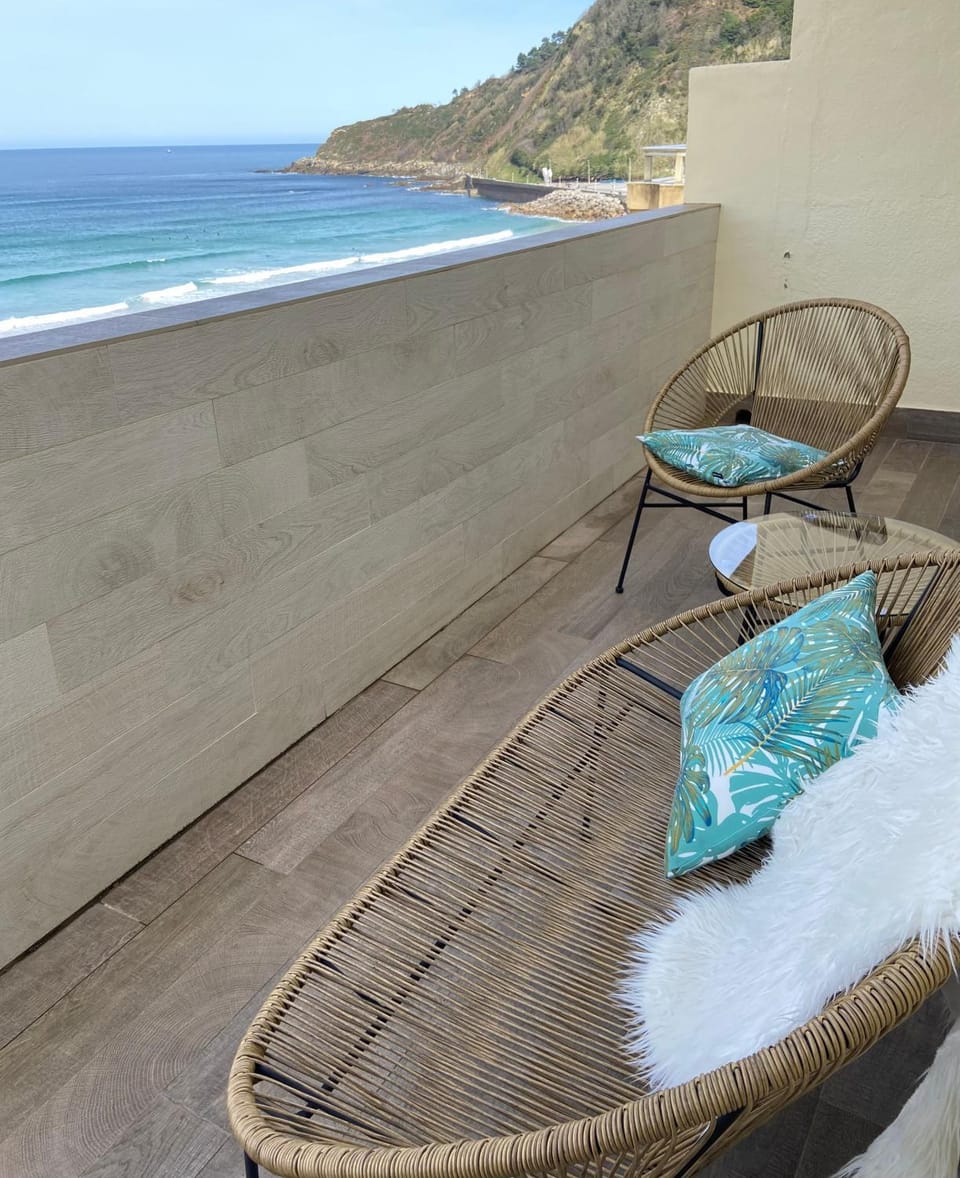 BrisasVTsansebastian In Zurriola Beach, Penthouse, sea views Apartment in San Sebastian