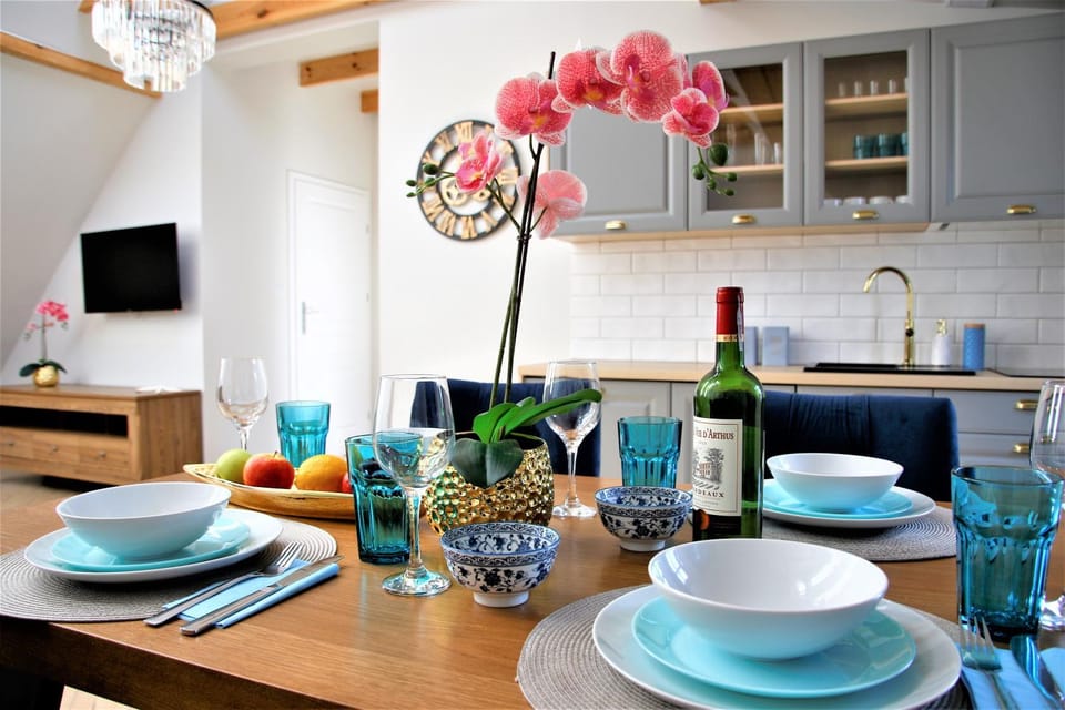 Kitchen or kitchenette, Decorative detail, Dining area