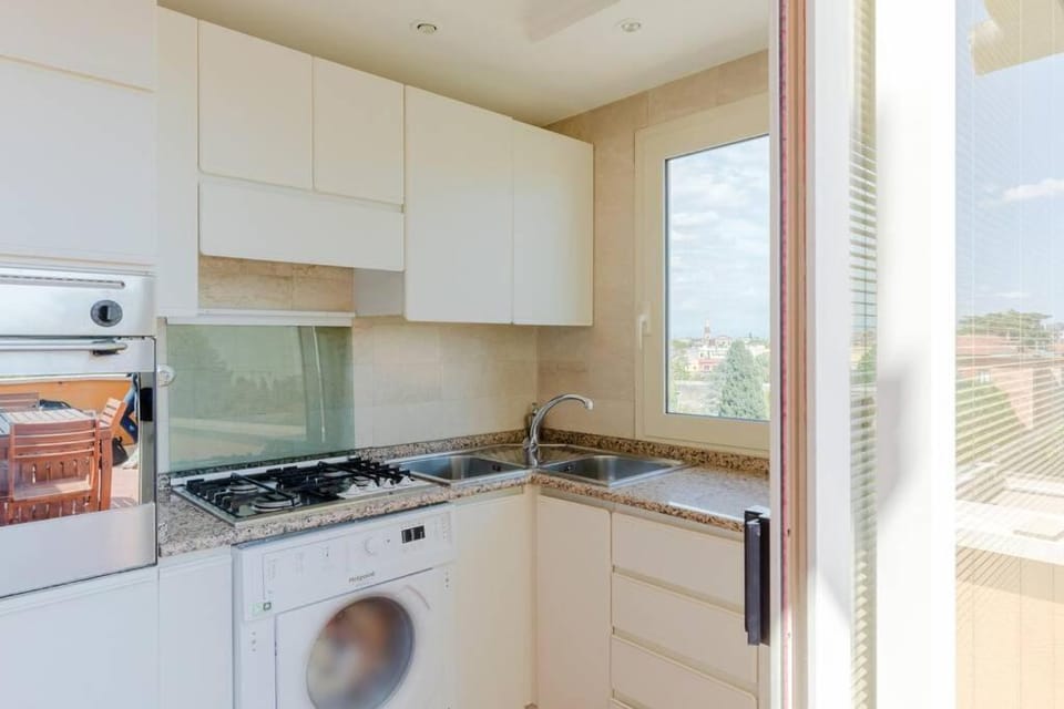 Kitchen or kitchenette, pet friendly, stove, washing machine