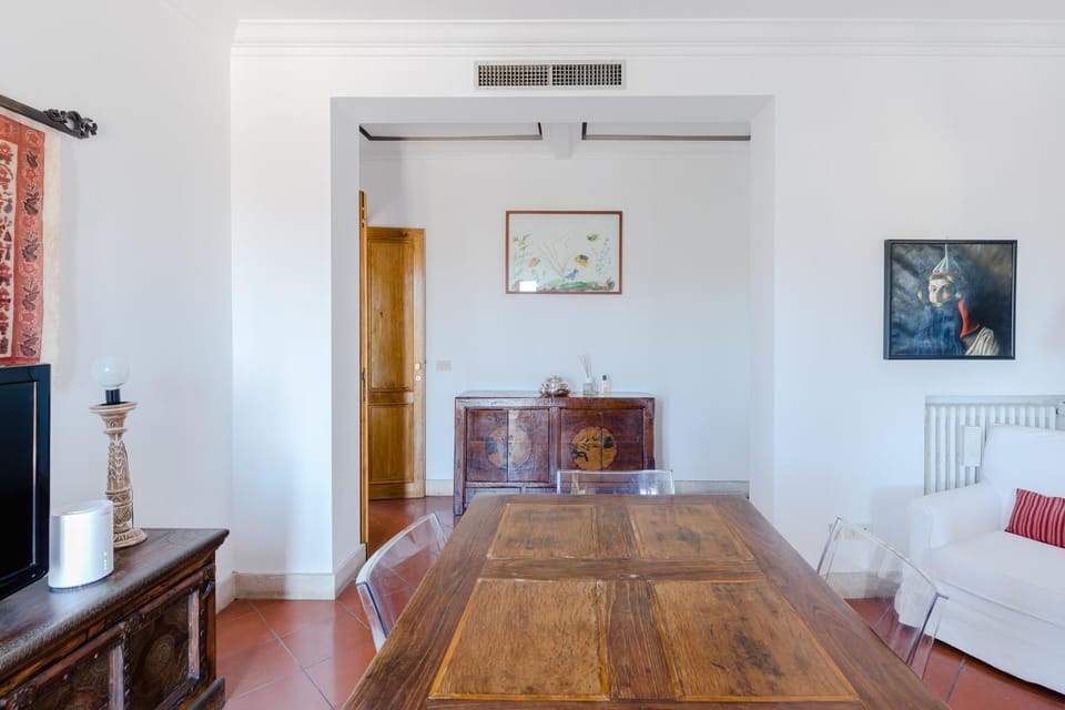 Living room, Seating area, Dining area, air conditioner