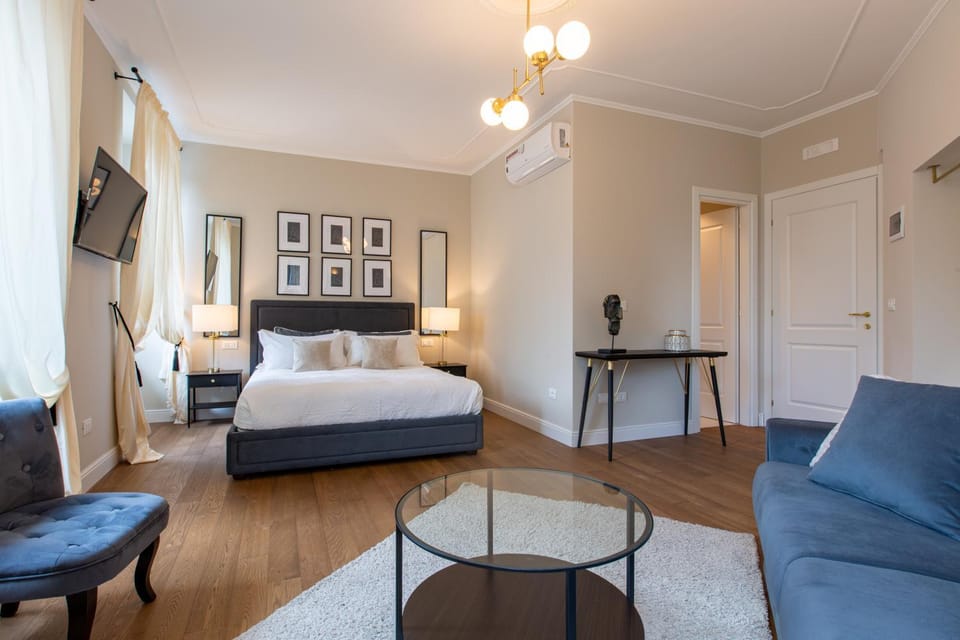 Photo of the whole room, Bedroom