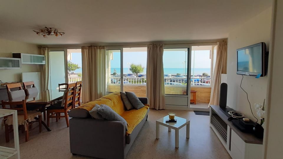 Living room, Dining area, Sea view