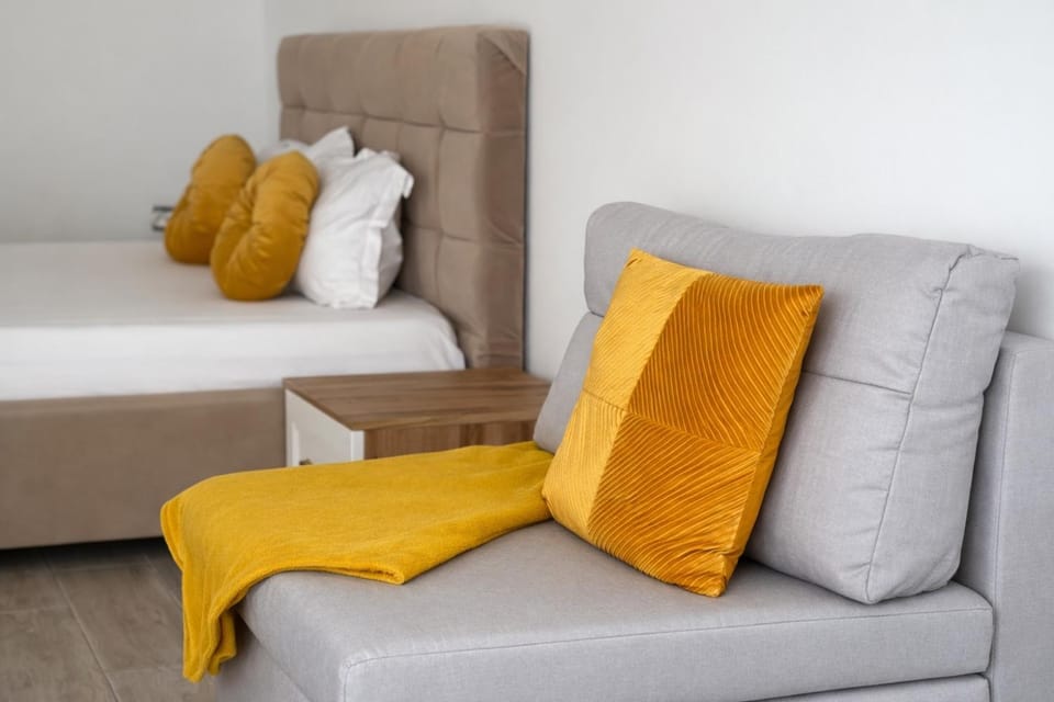 Bed, Living room, Photo of the whole room, Seating area, Bedroom