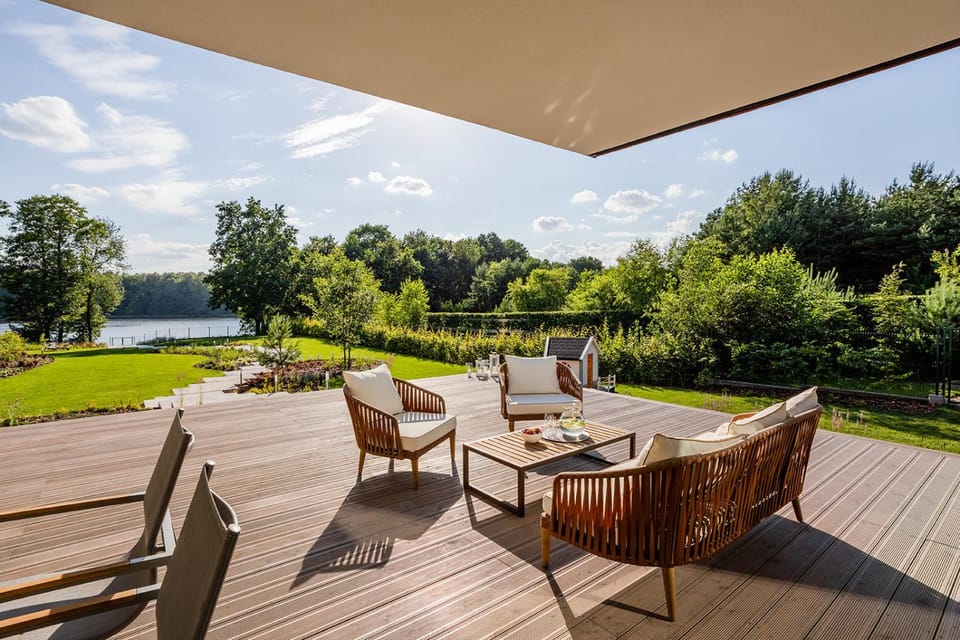 Natural landscape, Garden, Balcony/Terrace, Seating area, On site, Garden view, Lake view