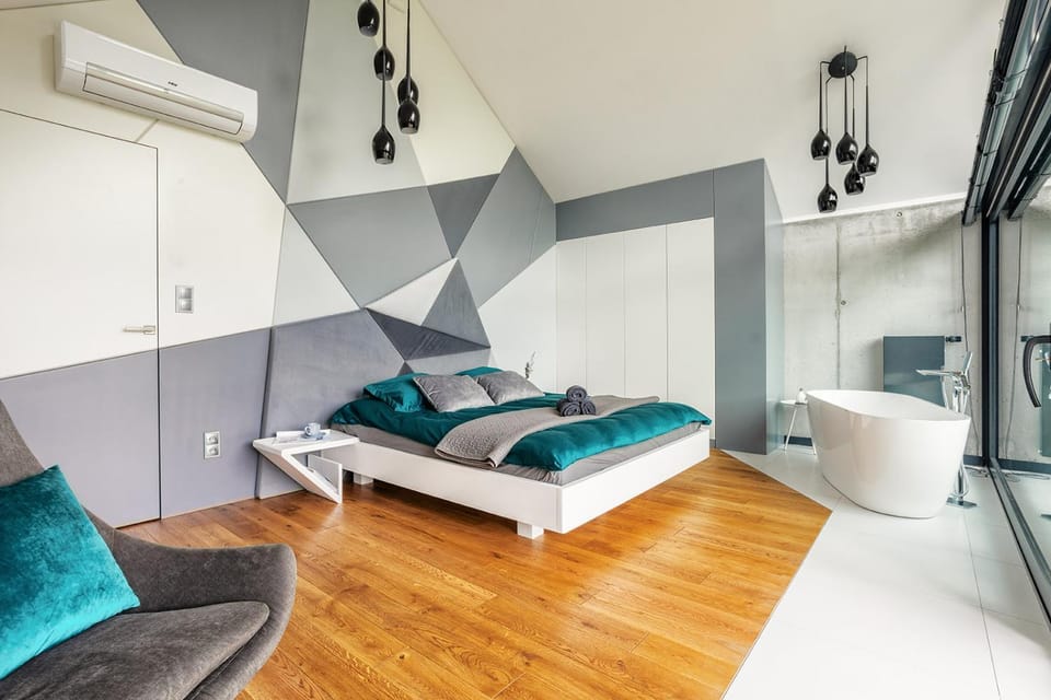 Bed, Photo of the whole room, Seating area, Bath