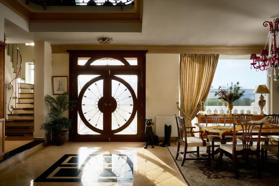 Seating area, Dining area