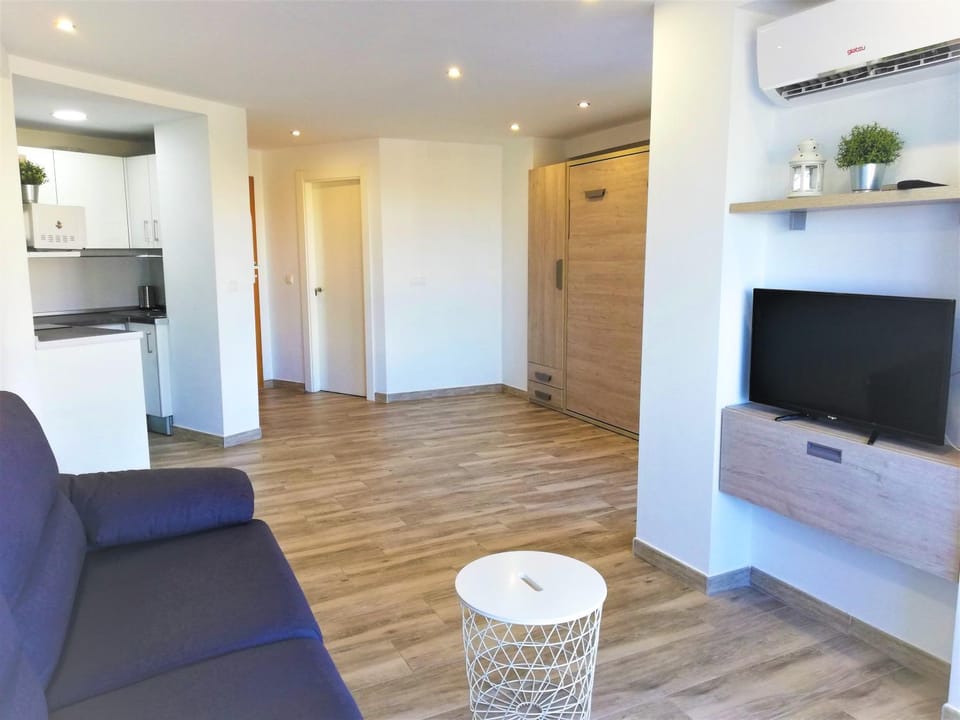 Communal lounge/ TV room, TV and multimedia, Lounge or bar