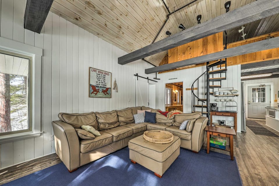 Quiet Waterfront Cabin w/ Dock, Game Room, Hot Tub Cabin in Woodstock