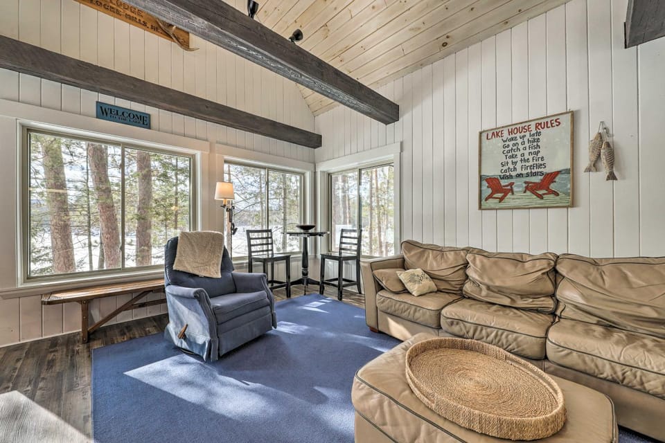 Quiet Waterfront Cabin w/ Dock, Game Room, Hot Tub Cabin in Woodstock